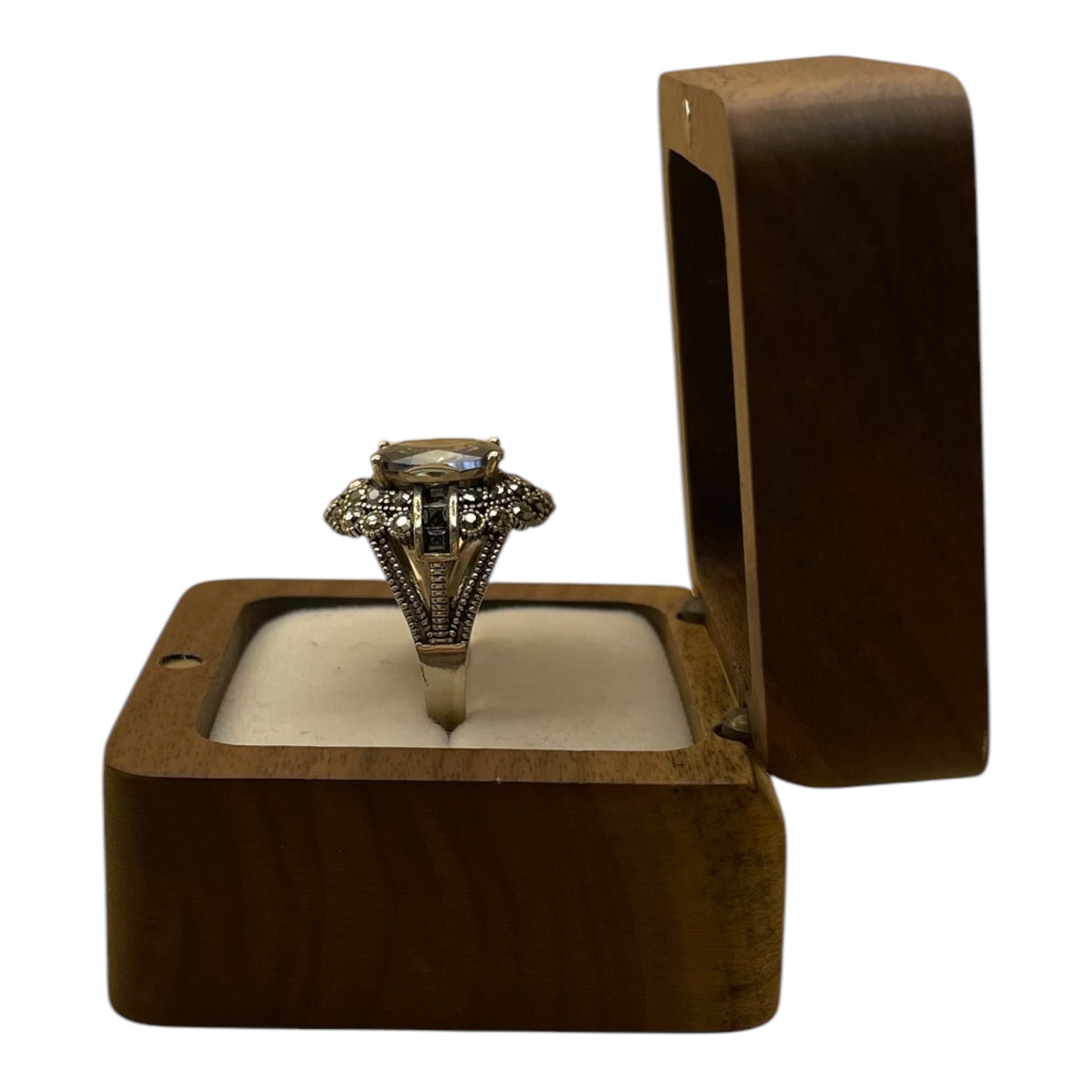 Anillo Victoriana Spinel