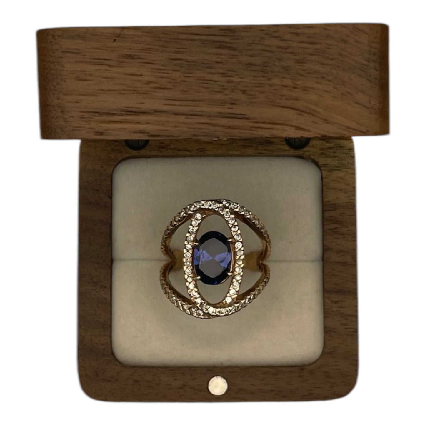 Anillo exclusivo con tanzanita y diamantes blancos