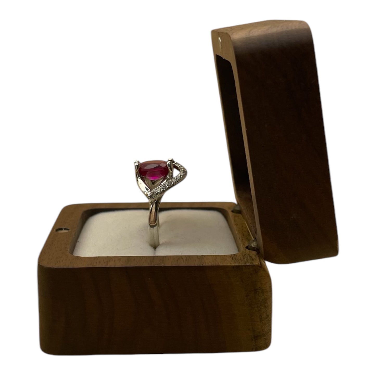 Anillo flor con rubí y zafiros blancos
