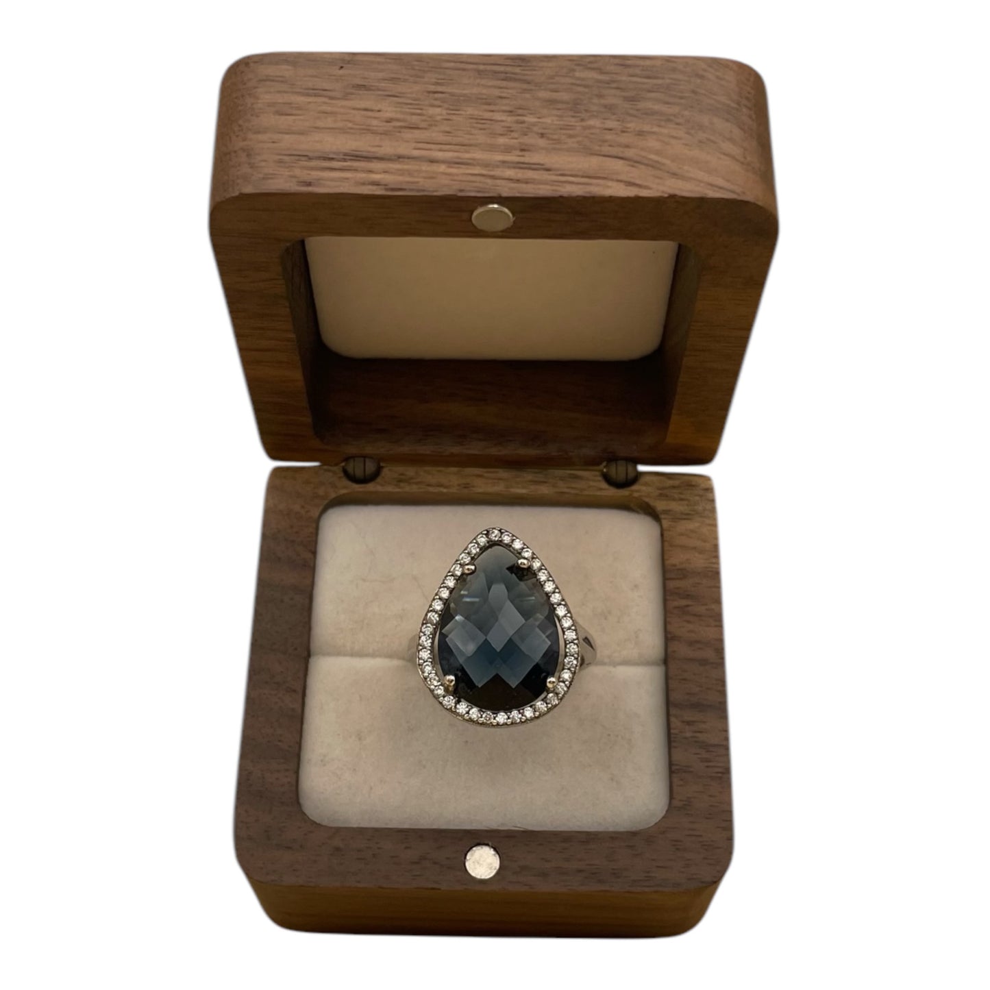 Anillo Clásico Moderno
