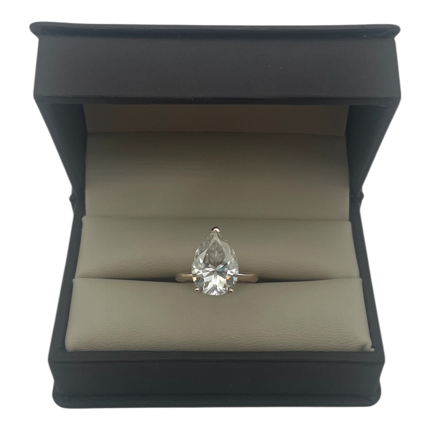 Aurora Eve — Solitario con diamante de laboratorio talla pera de 5.76 quilates
