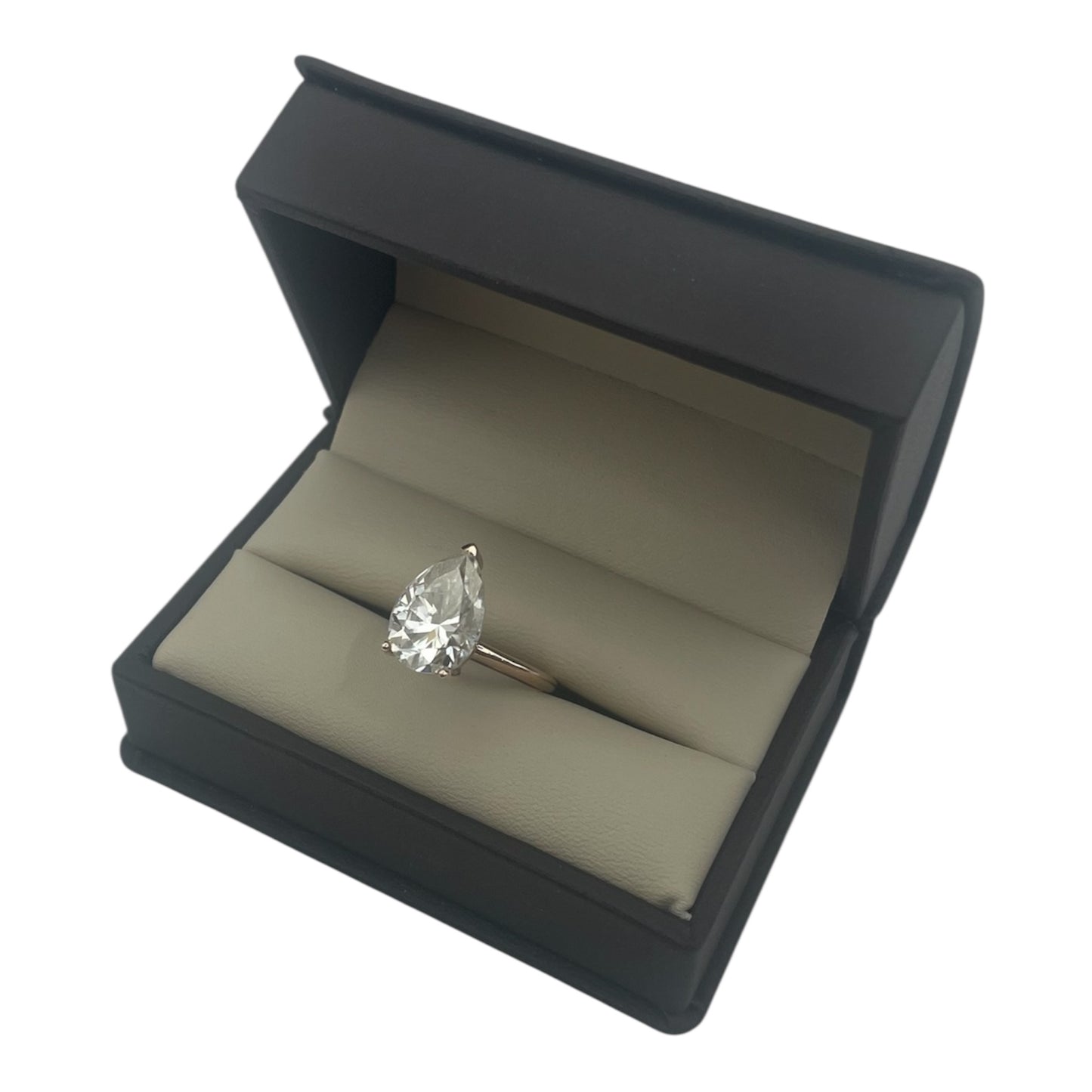 Aurora Eve — Solitario con diamante de laboratorio talla pera de 5.76 quilates