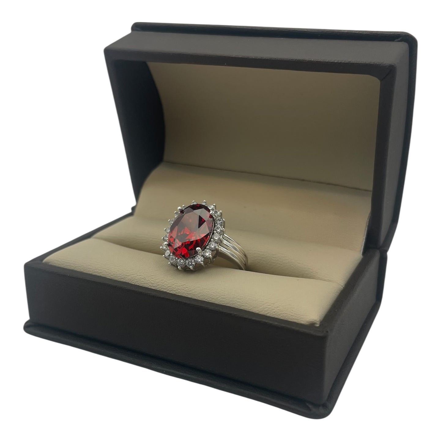 Observación — Anillo de granate y zafiros blancos