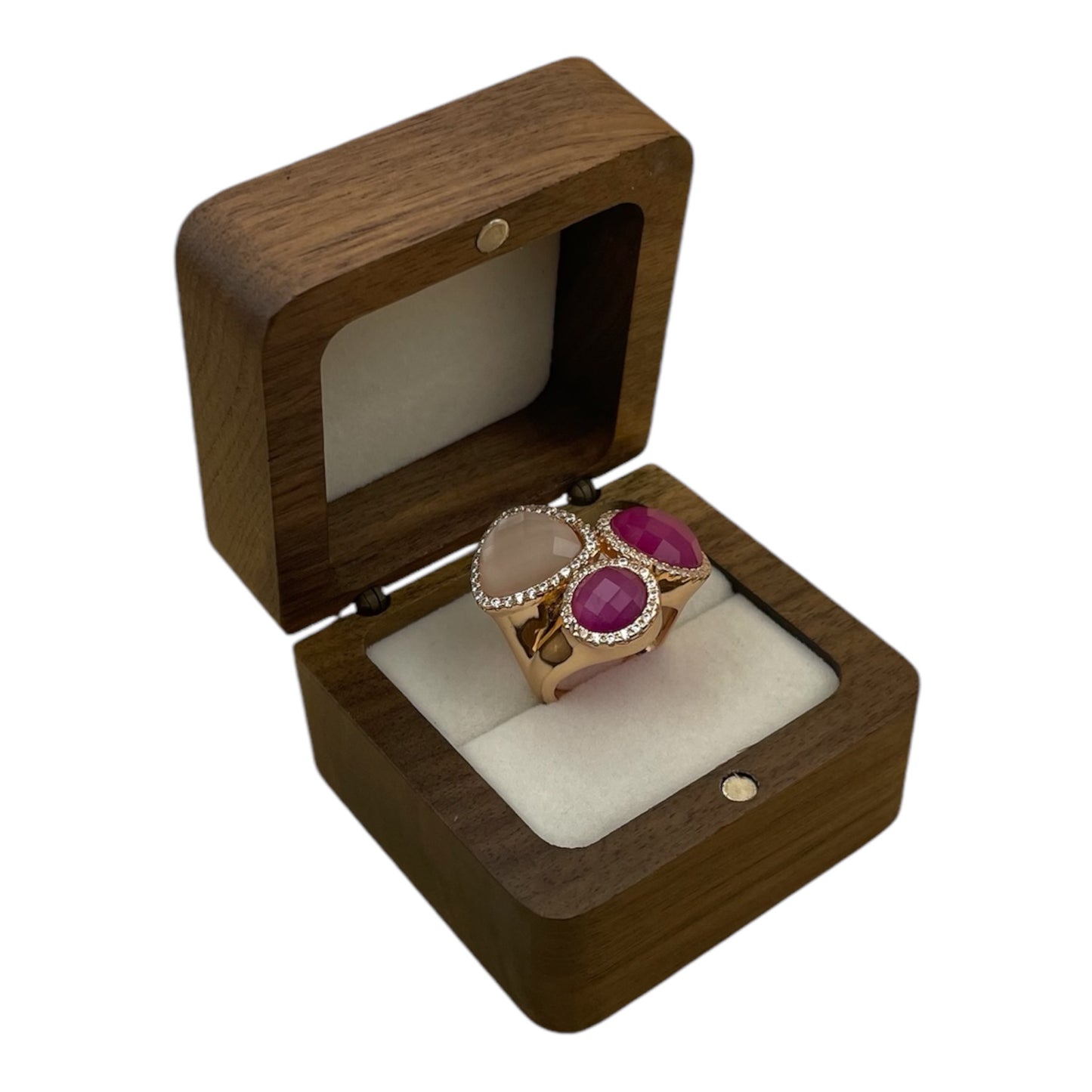 Anillo con rubíes rojos y cuarzo blanco