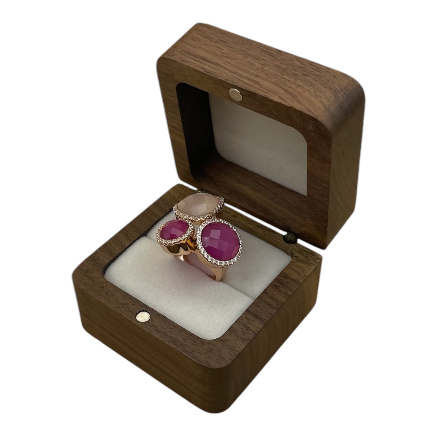 Anillo con rubíes rojos y cuarzo blanco