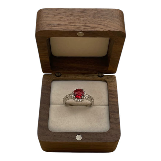 Anillo Estilo Clásico Granate