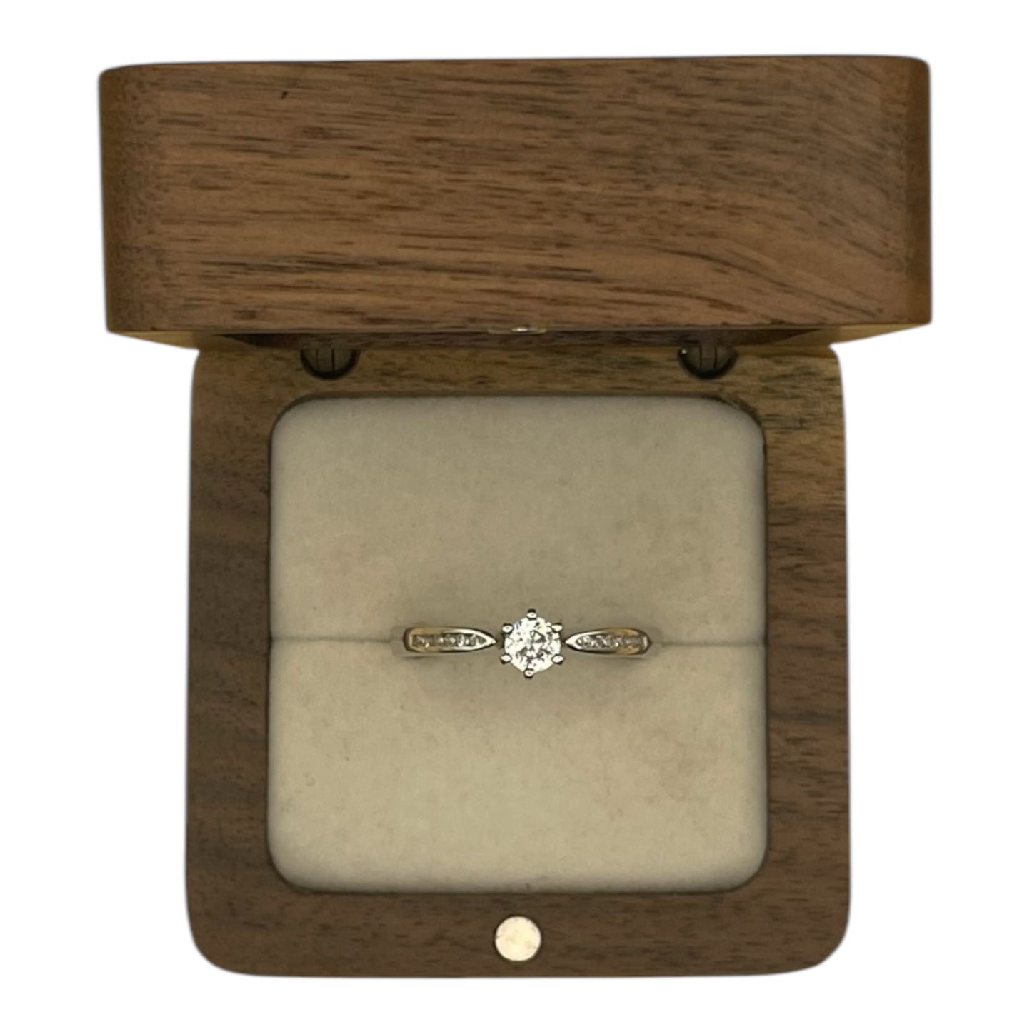 Anillo Solitaire Clásico