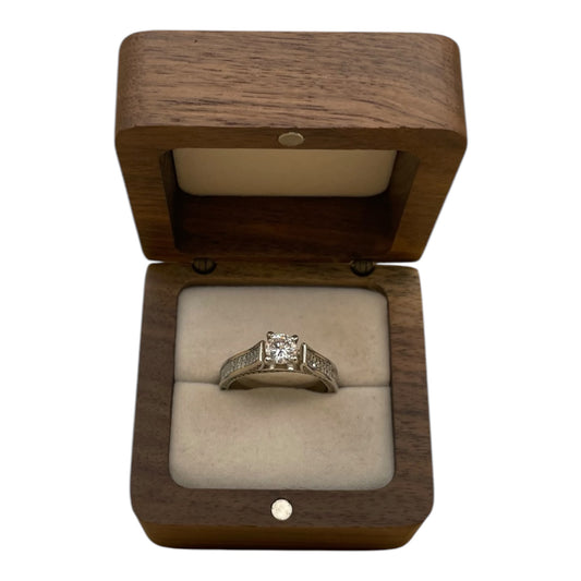Anillo Solitaire Moderno