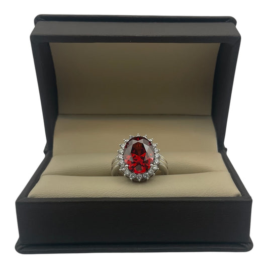 Observación — Anillo de granate y zafiros blancos