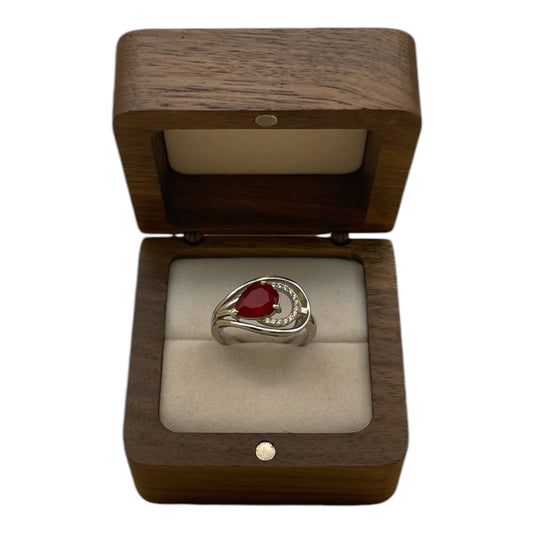 Anillo de rubi con diamantes